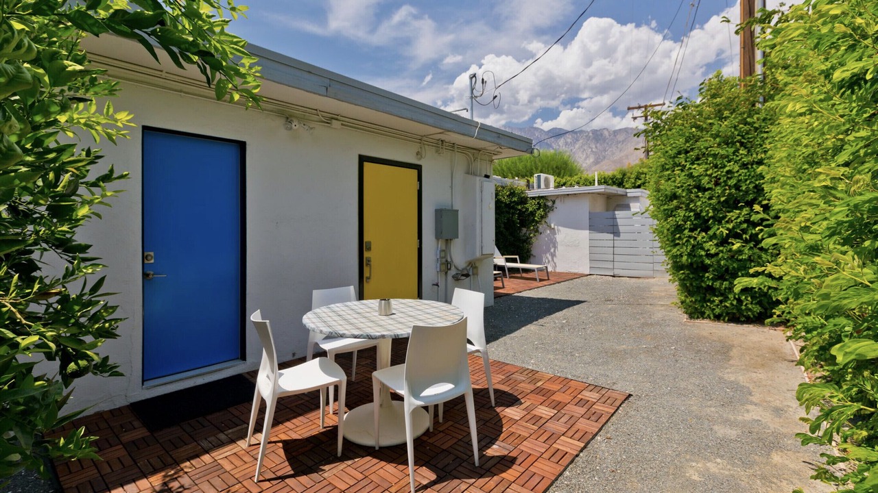 Photo of Outdoor in Racquet Club West