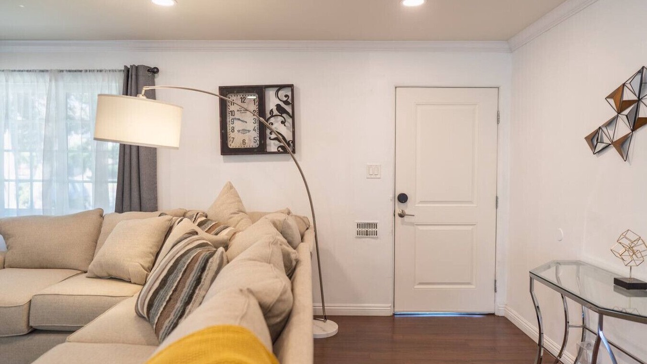 Photo of Livingroom in Burbank