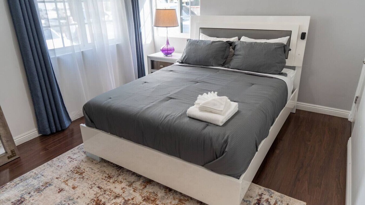 Photo of Bedroom in Burbank
