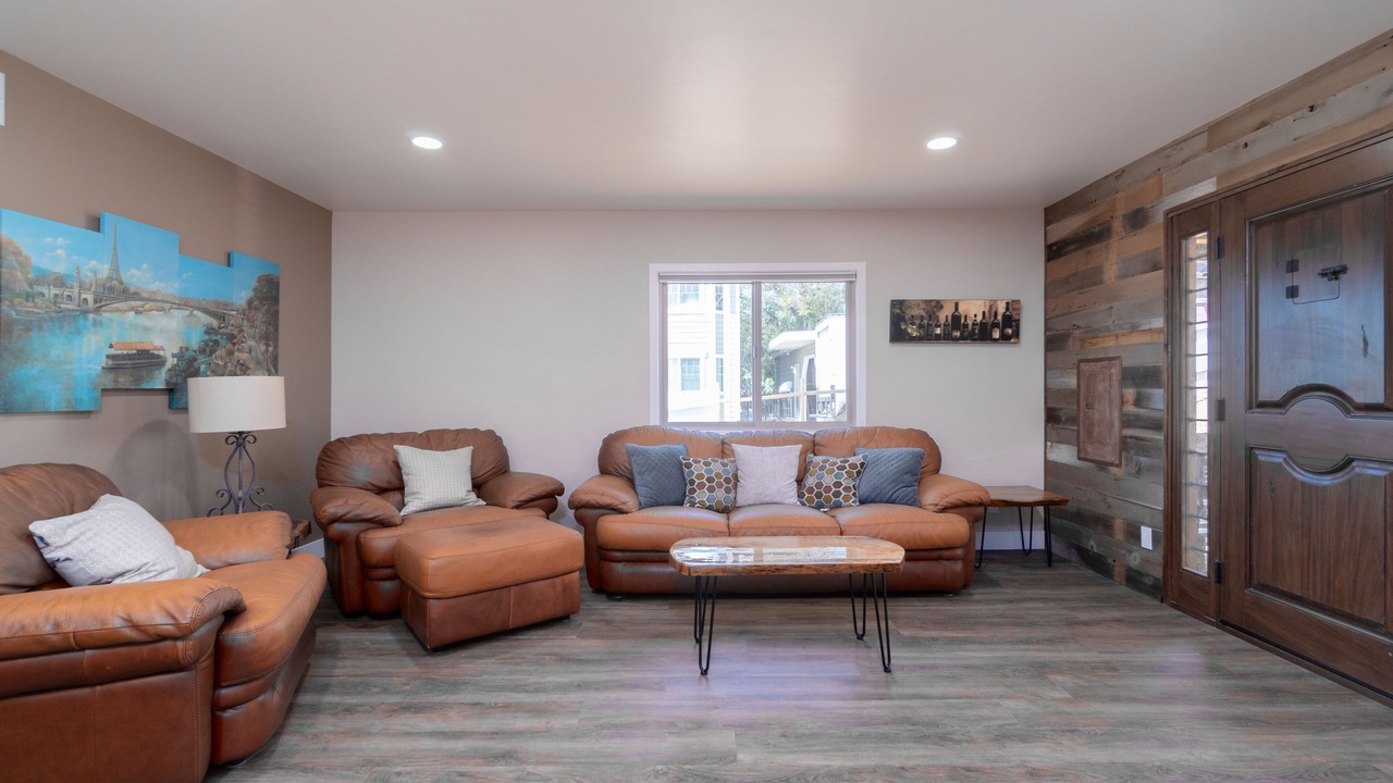 Photo of Livingroom in Orange