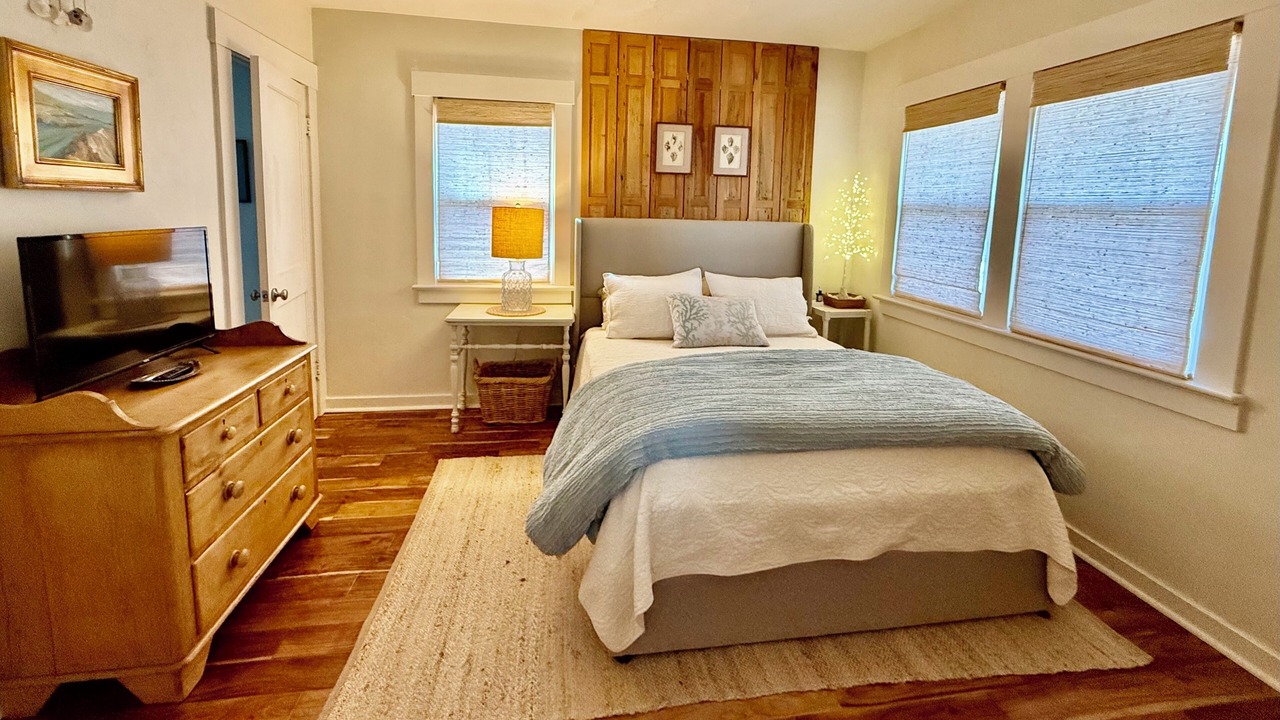 Photo of Bedroom in Downtown Monterey