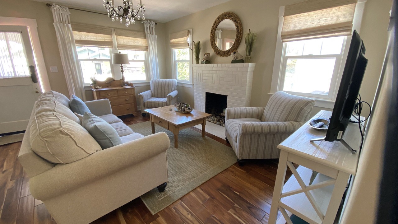 Photo of Livingroom in Downtown Monterey