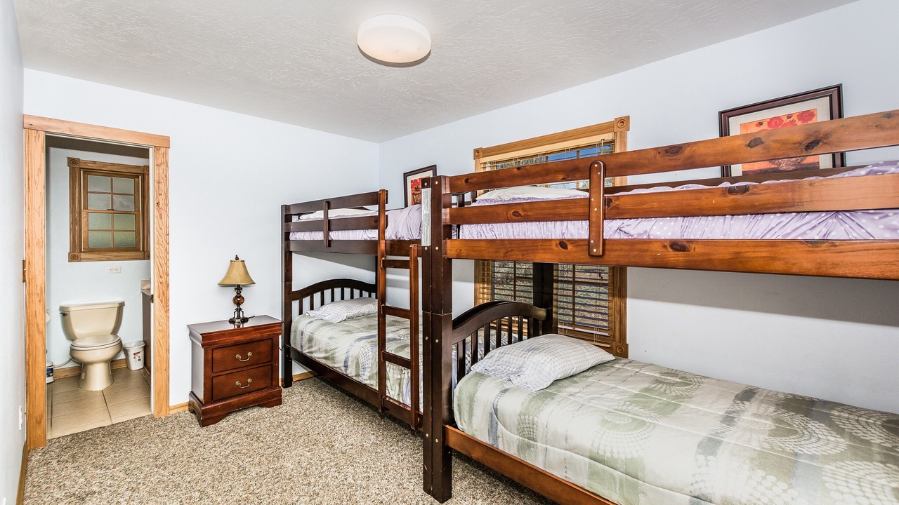 Photo of Bedroom in Fawnskin