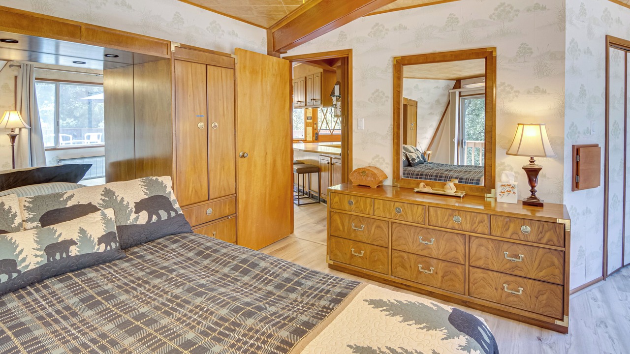Photo of Bedroom in Pine Mountain Club