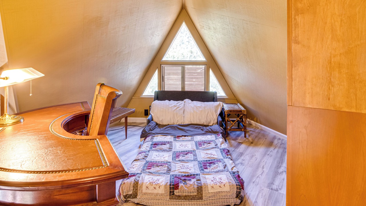 Photo of Bedroom in Pine Mountain Club