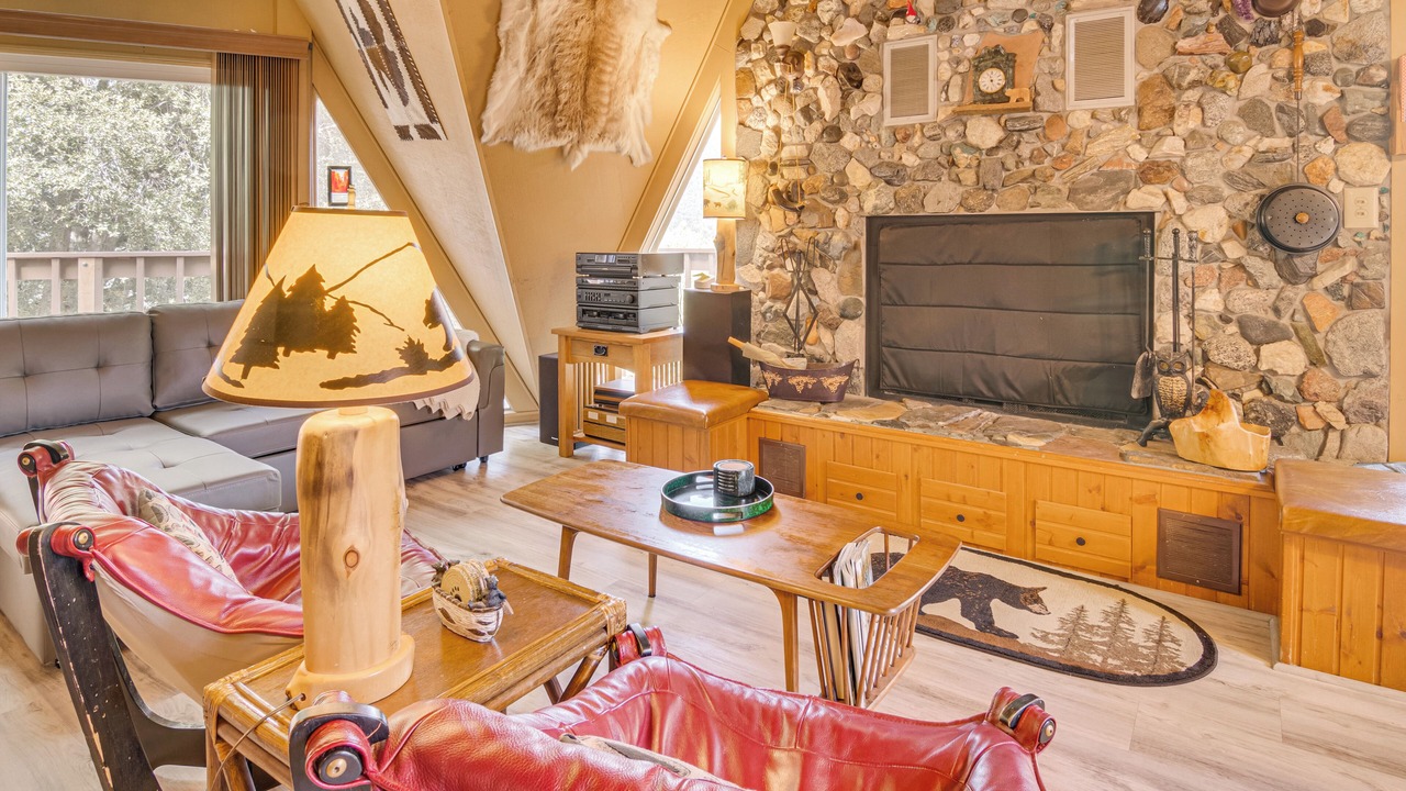 Photo of Livingroom in Pine Mountain Club