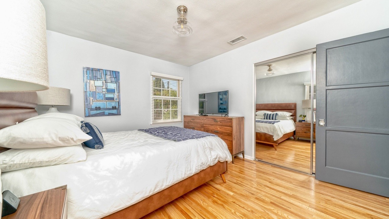 Photo of Bedroom in Burbank
