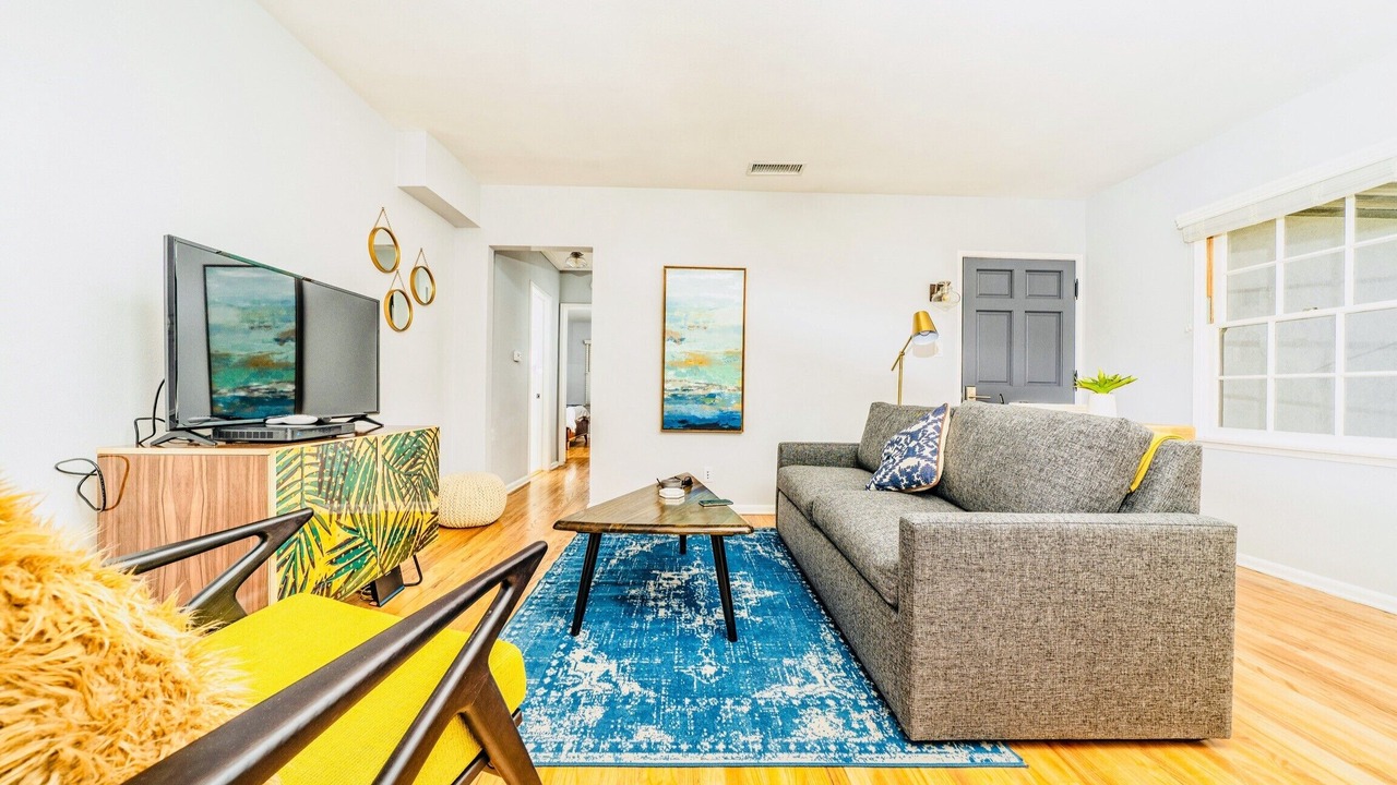 Photo of Livingroom in Burbank