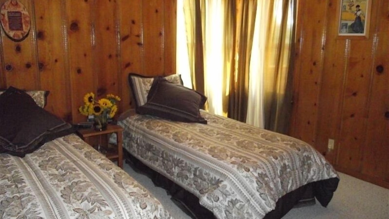 Photo of Bedroom in Idyllwild