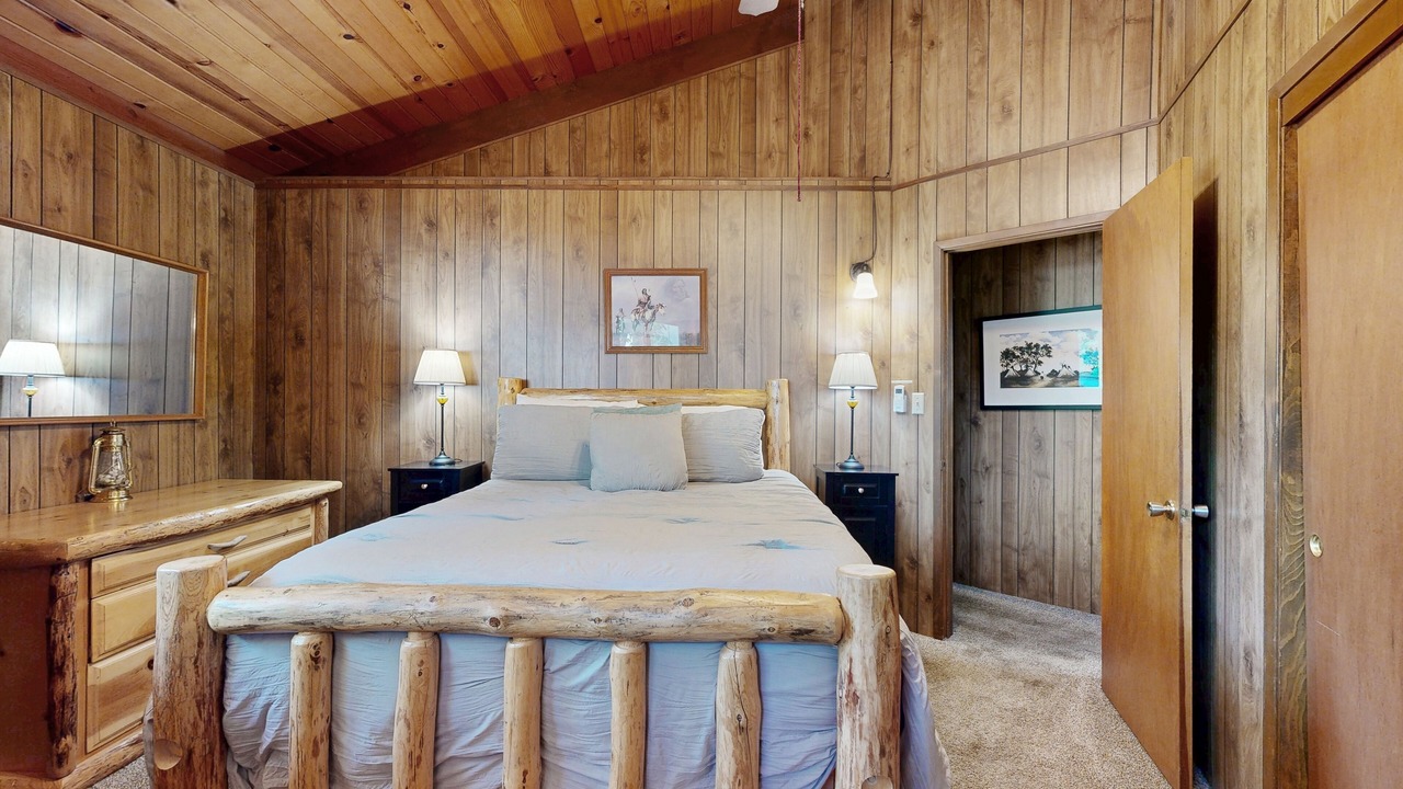 Photo of Bedroom in Groveland