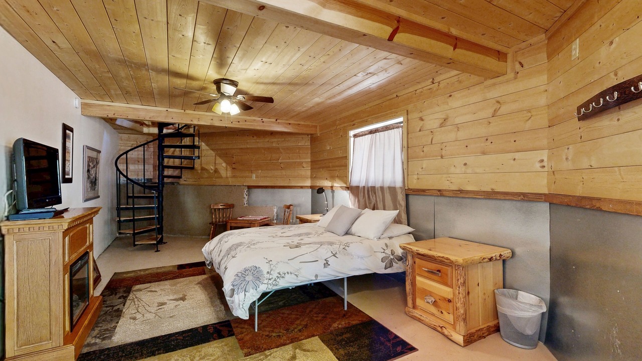 Photo of Bedroom in Groveland