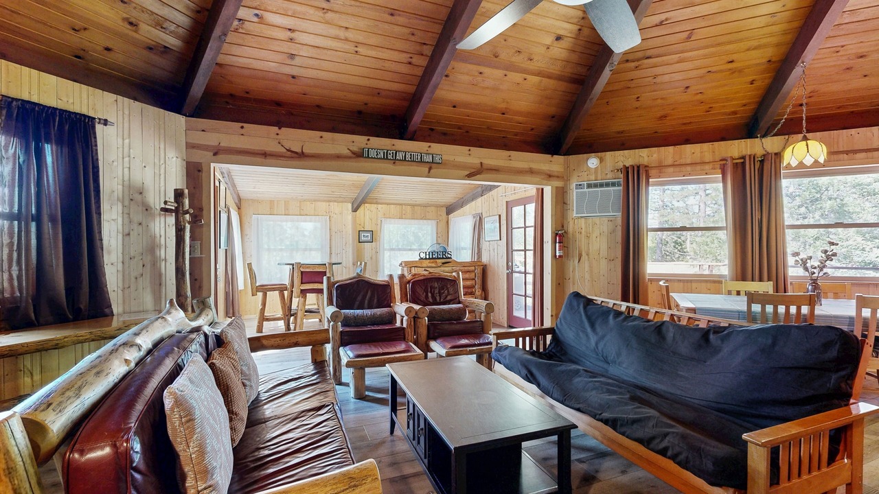 Photo of Livingroom in Groveland
