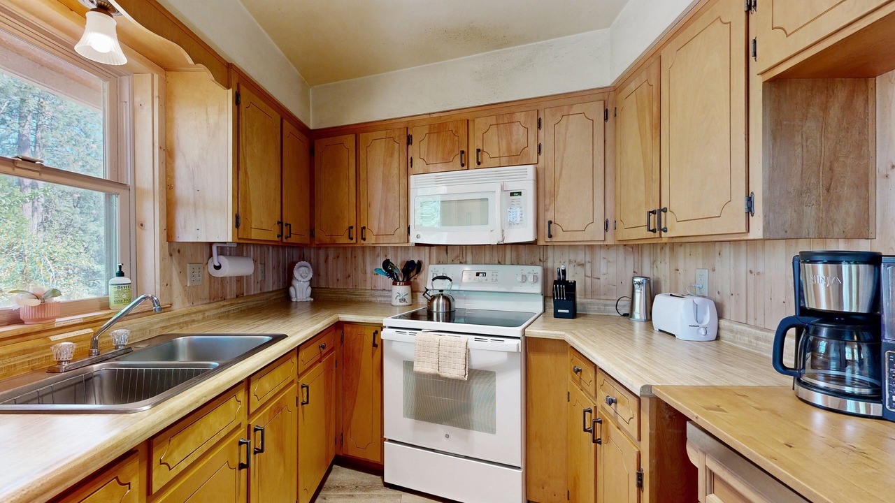 Photo of Kitchen in Groveland