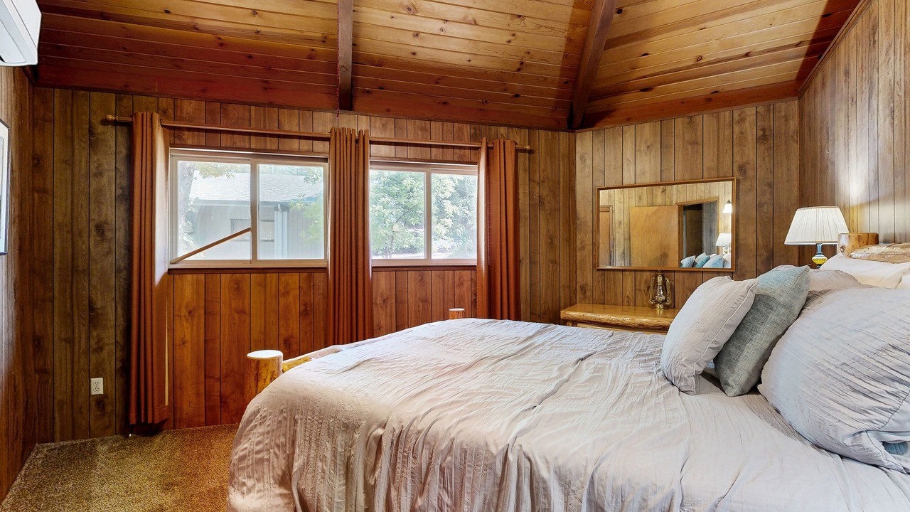 Photo of Bedroom in Groveland
