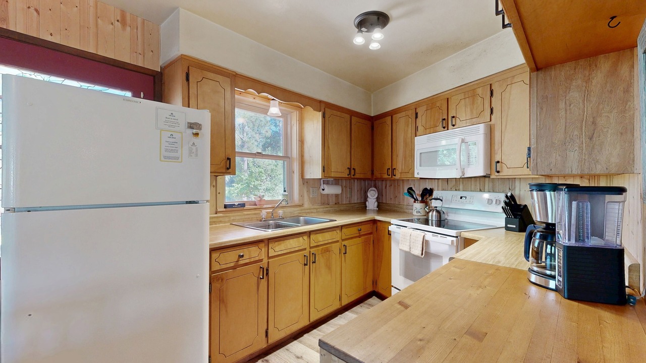 Photo of Kitchen in Groveland