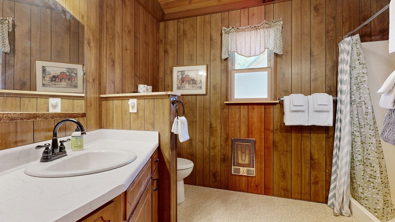 Photo of Bathroom in Groveland