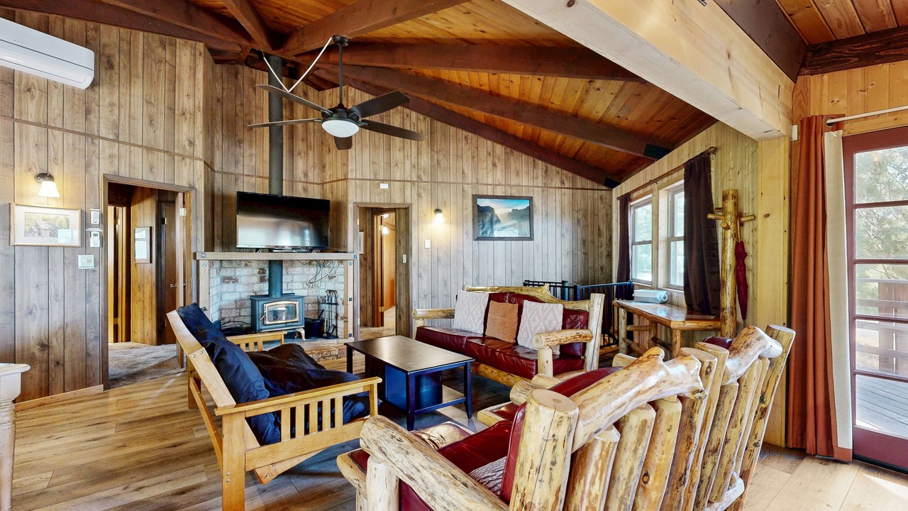 Photo of Livingroom in Groveland
