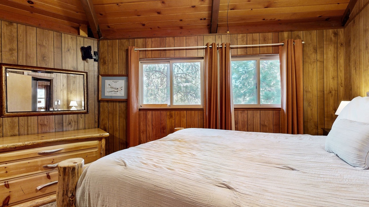 Photo of Bedroom in Groveland