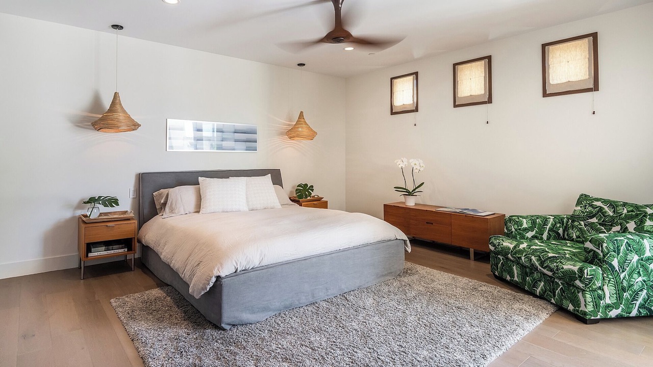 Photo of Bedroom in Gas Lamp Section