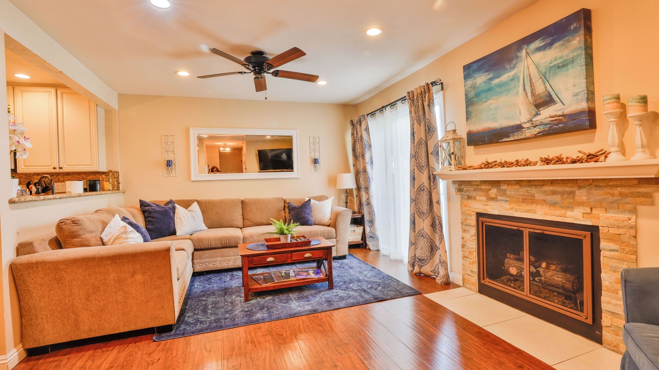 Photo of Livingroom in Hermosa Village