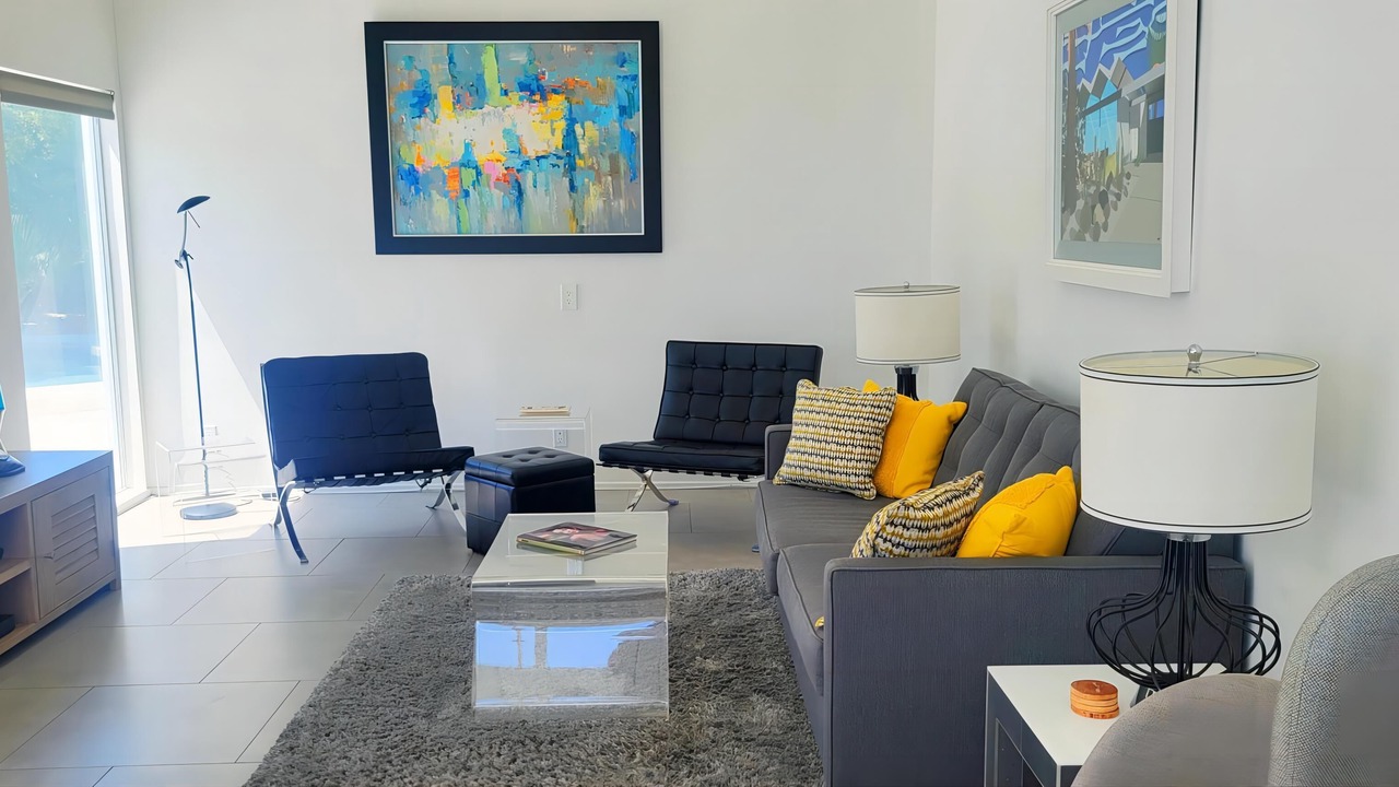 Photo of Livingroom in Racquet Club Estates