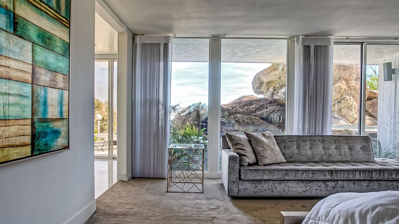 Photo of Livingroom in Canyon Corridor