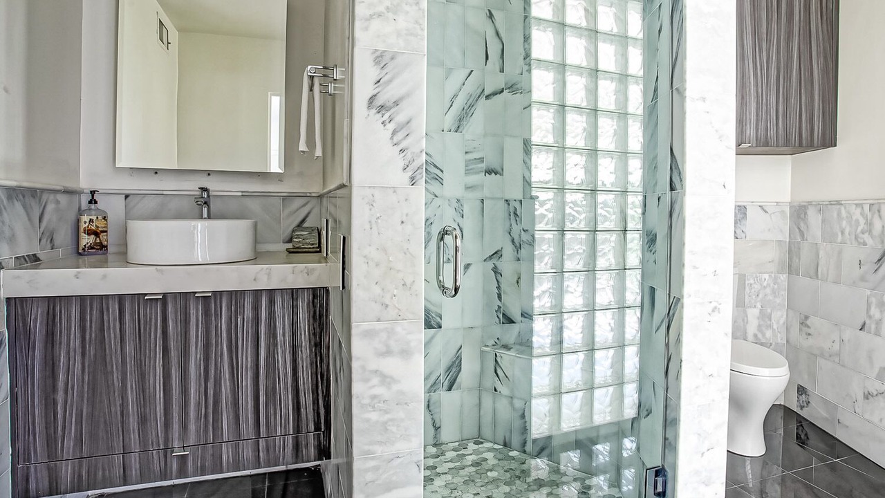 Photo of Bathroom in Canyon Corridor