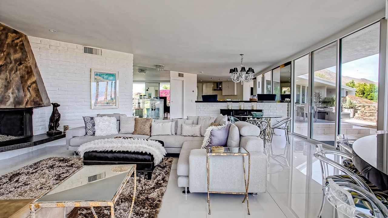 Photo of Livingroom in Canyon Corridor