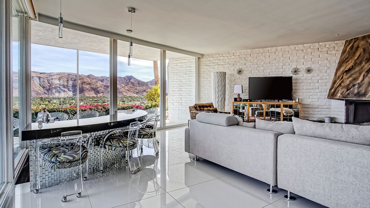 Photo of Livingroom in Canyon Corridor