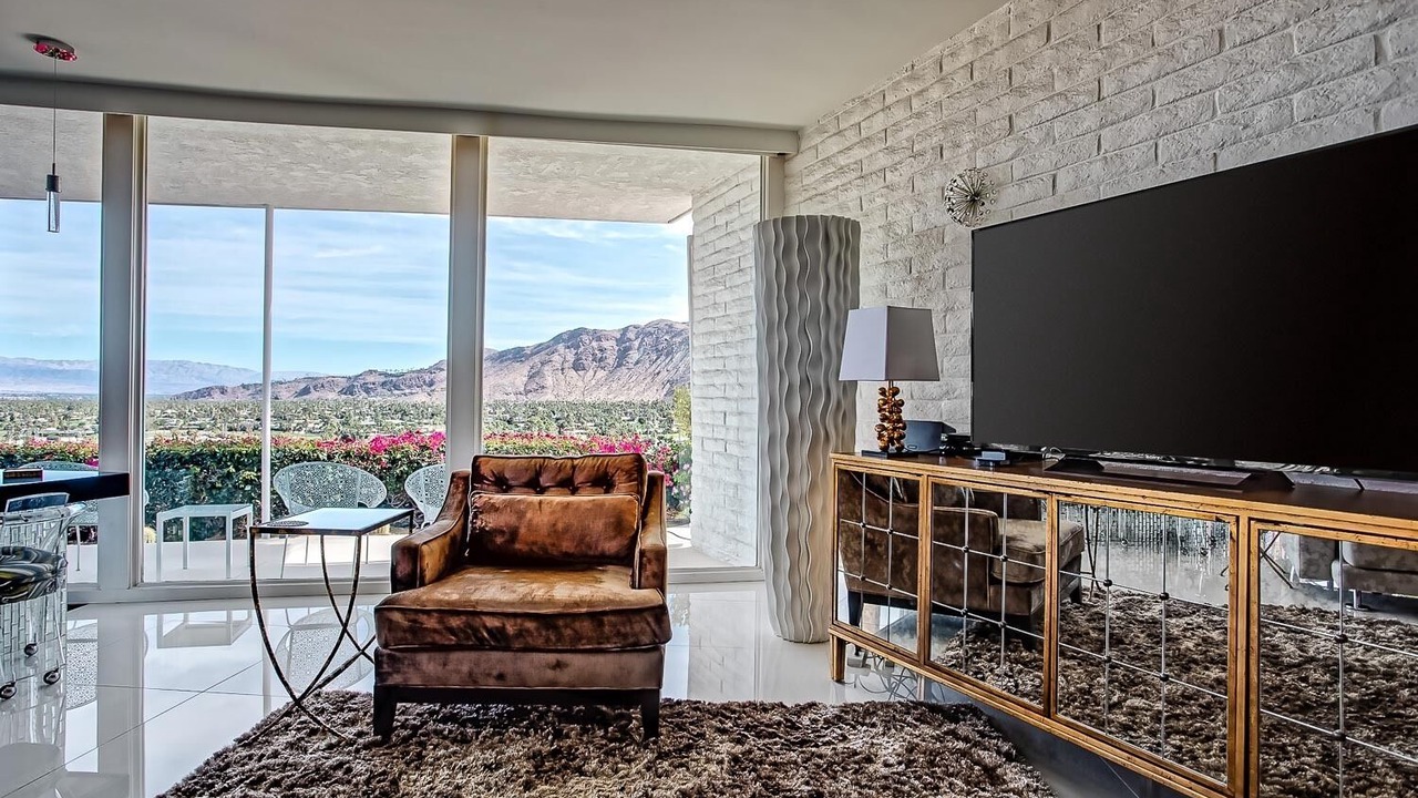 Photo of Livingroom in Canyon Corridor