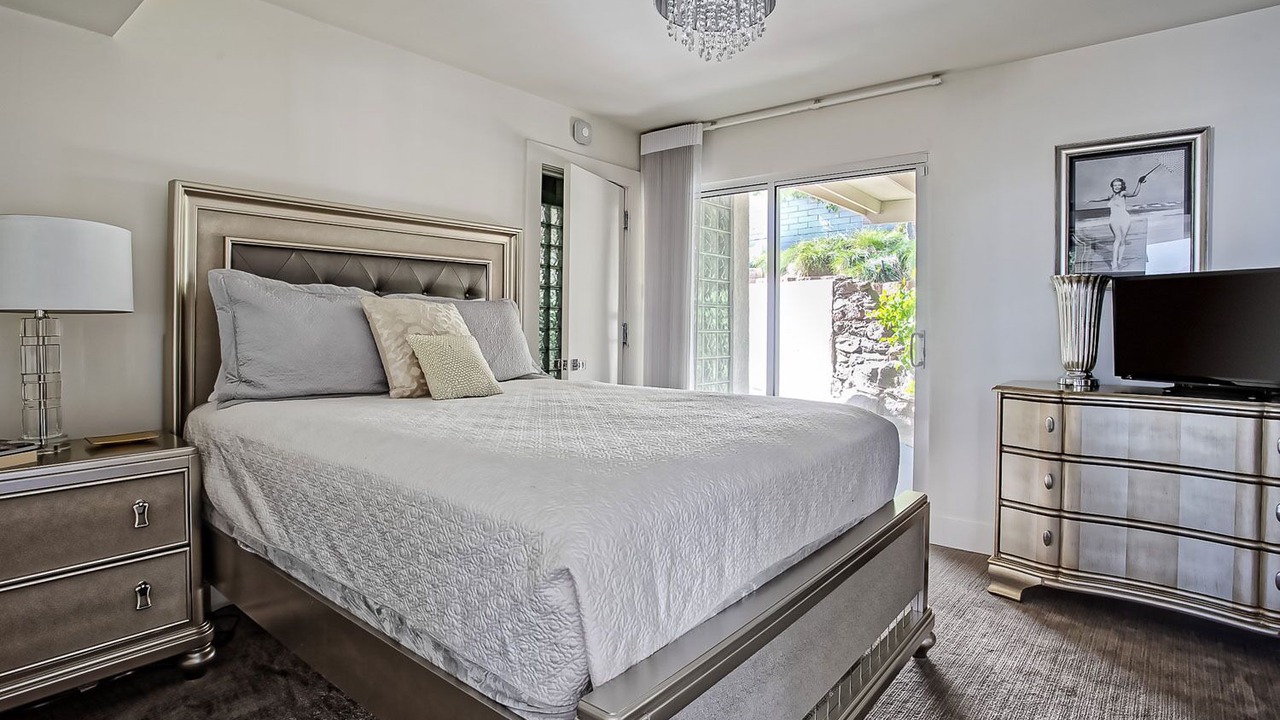 Photo of Bedroom in Canyon Corridor