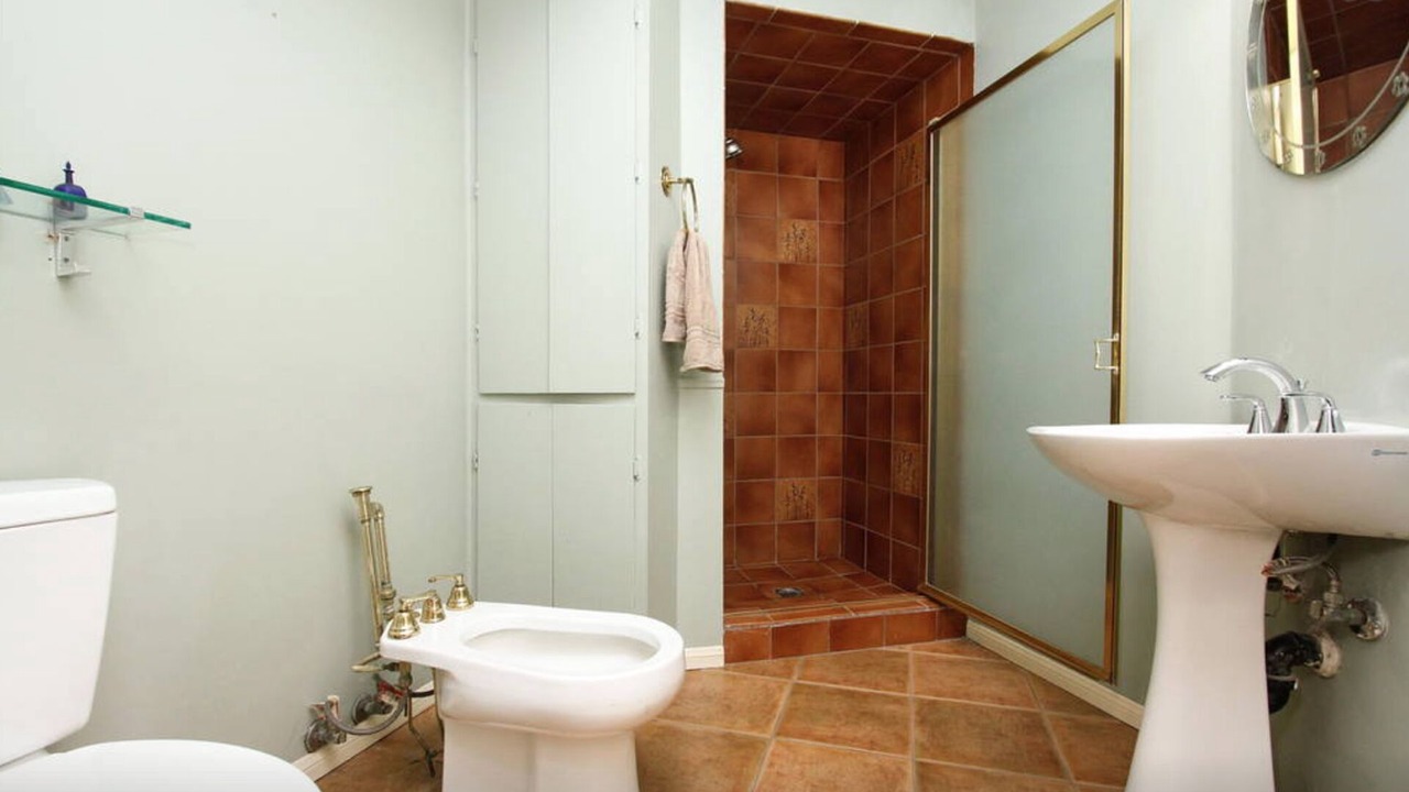 Photo of Bathroom in Hollywoodland