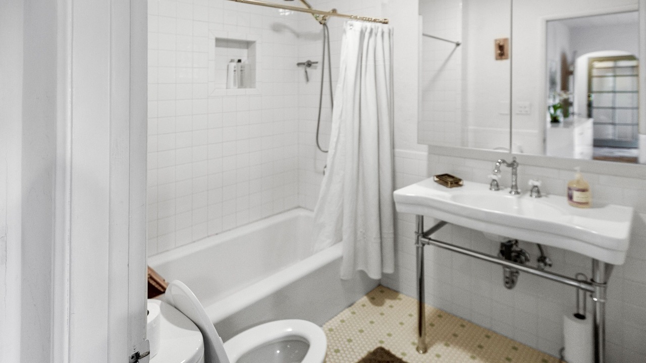 Photo of Bathroom in Hollywood Hills