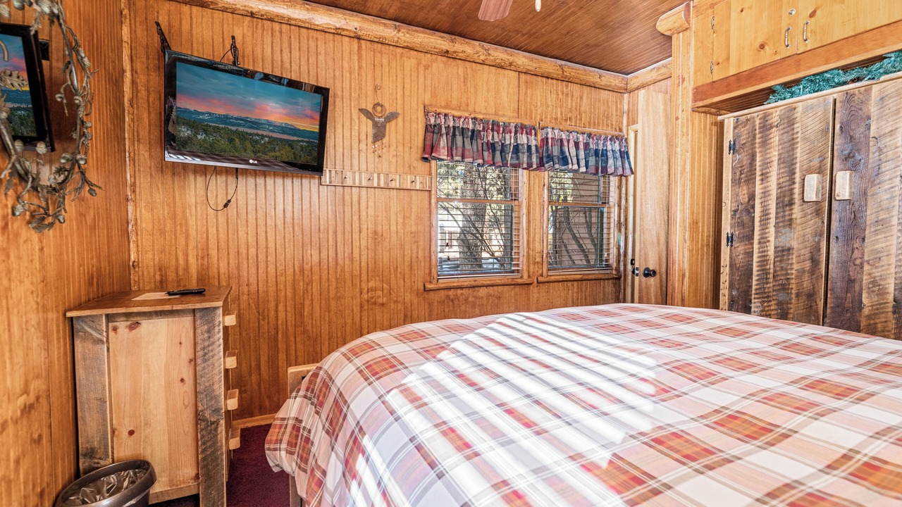 Photo of Bedroom in Big Bear Lake