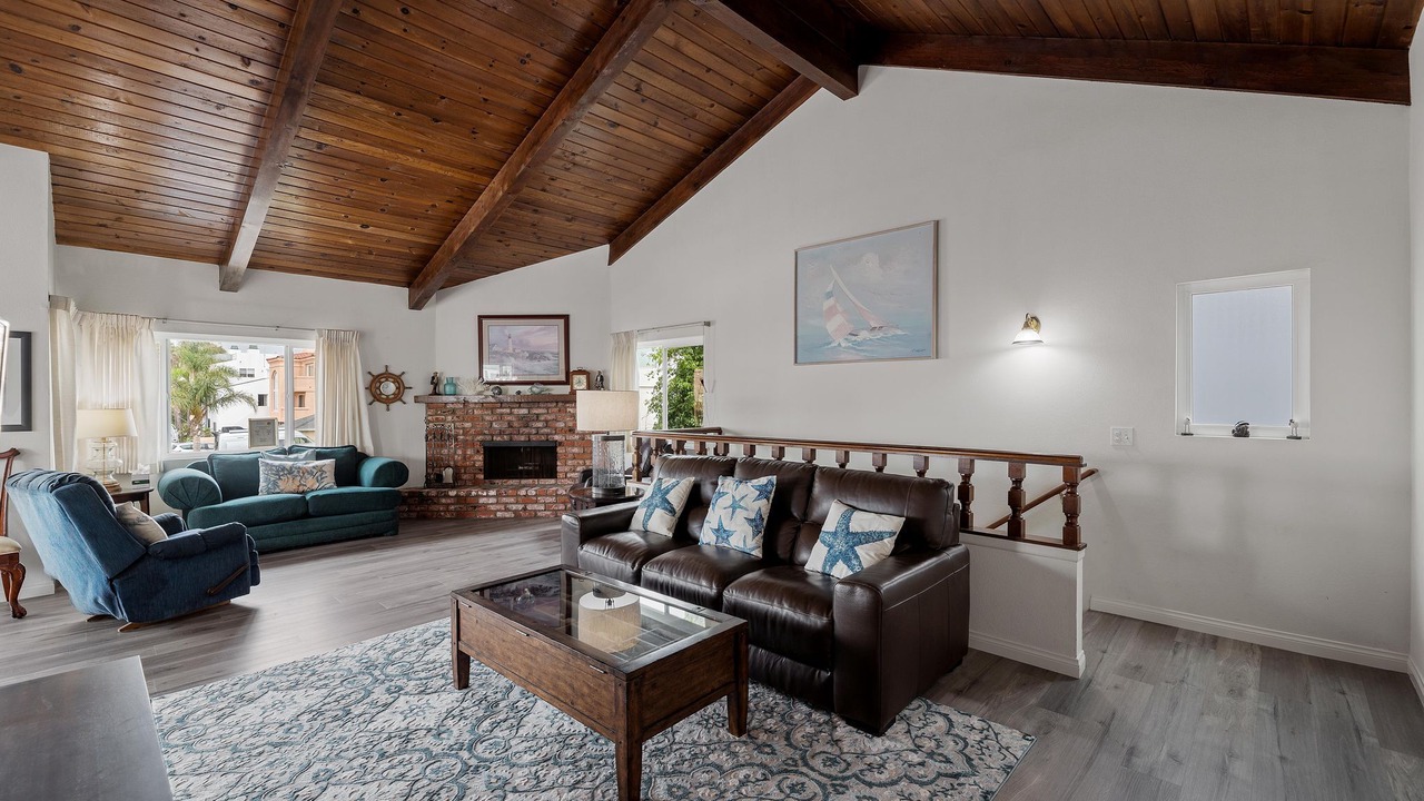 Photo of Livingroom in Silver Strand