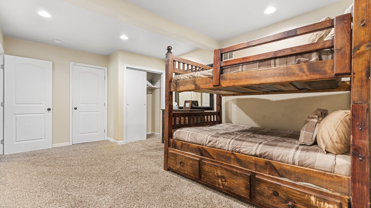 Photo of Bedroom in Groveland