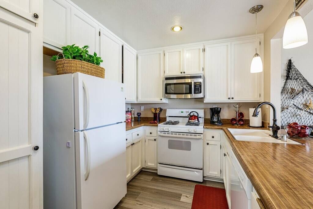 Photo of Kitchen in Oxnard Dunes