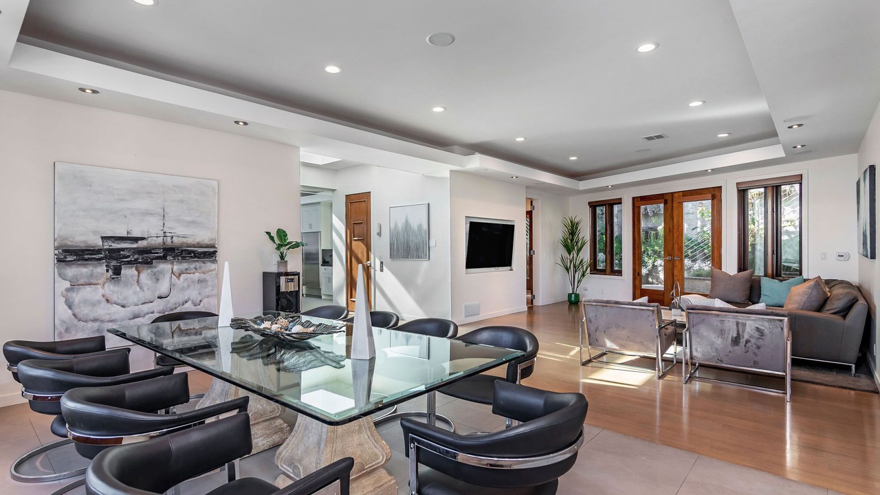 Photo of Others in Hollywood Hills West