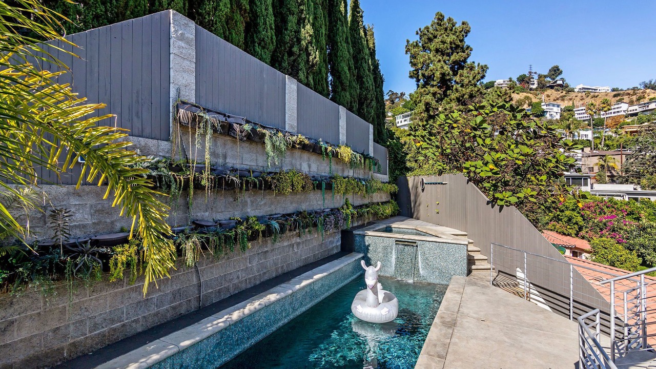Photo of Outdoor in Hollywood Hills West