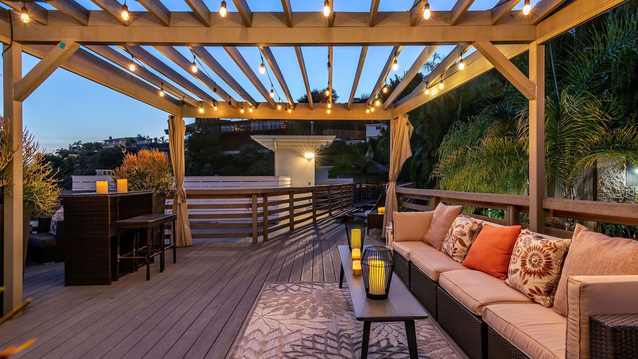 Photo of Patio Balcony in Hollywood Hills West