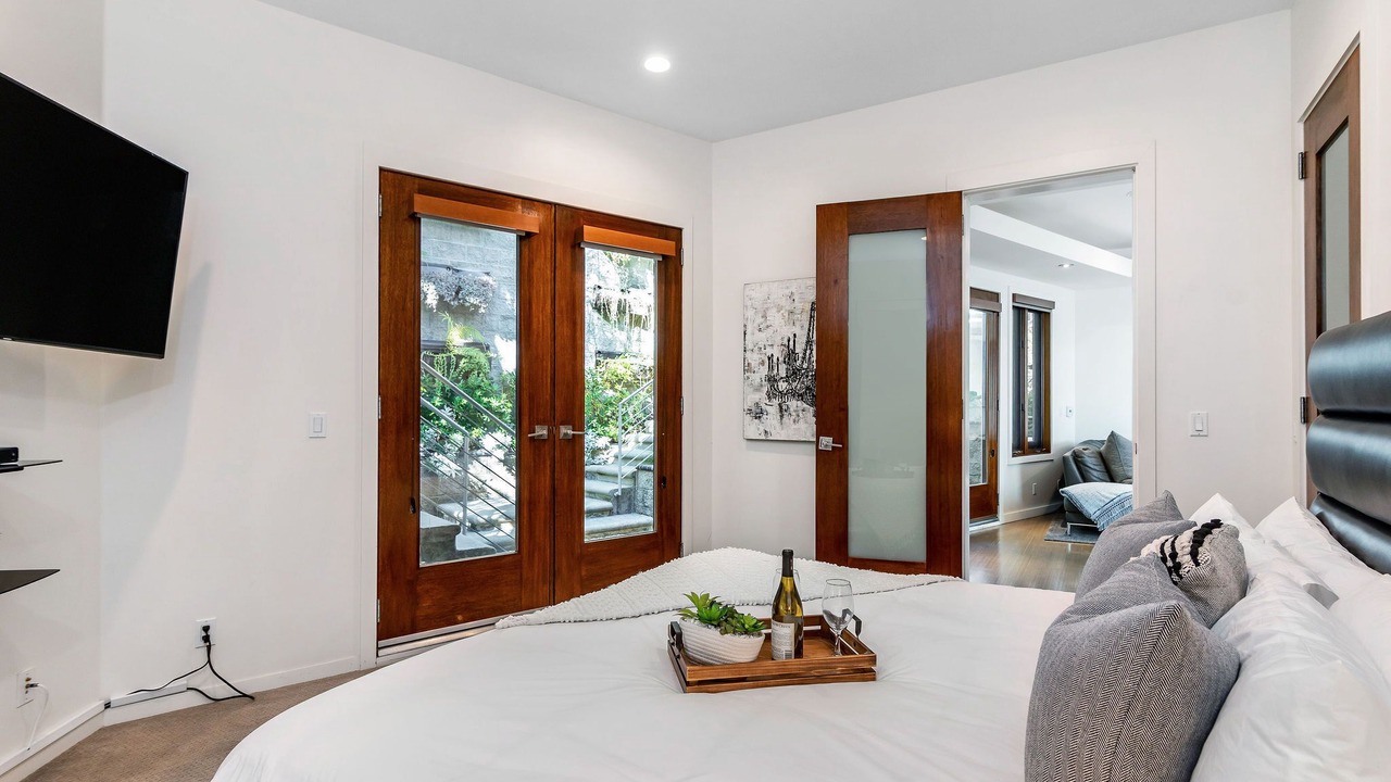 Photo of Bedroom in Hollywood Hills West