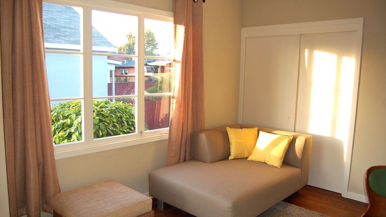 Photo of Livingroom in Northwest Berkeley