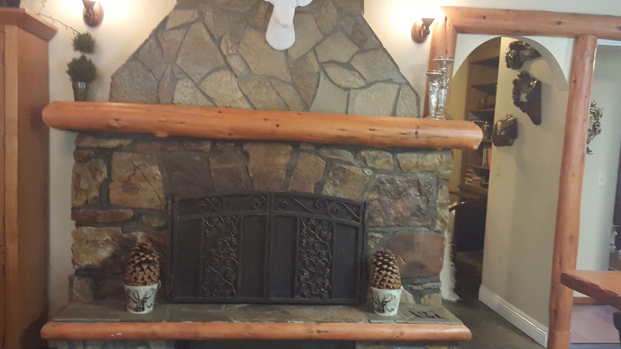 Photo of Livingroom in Lake Arrowhead