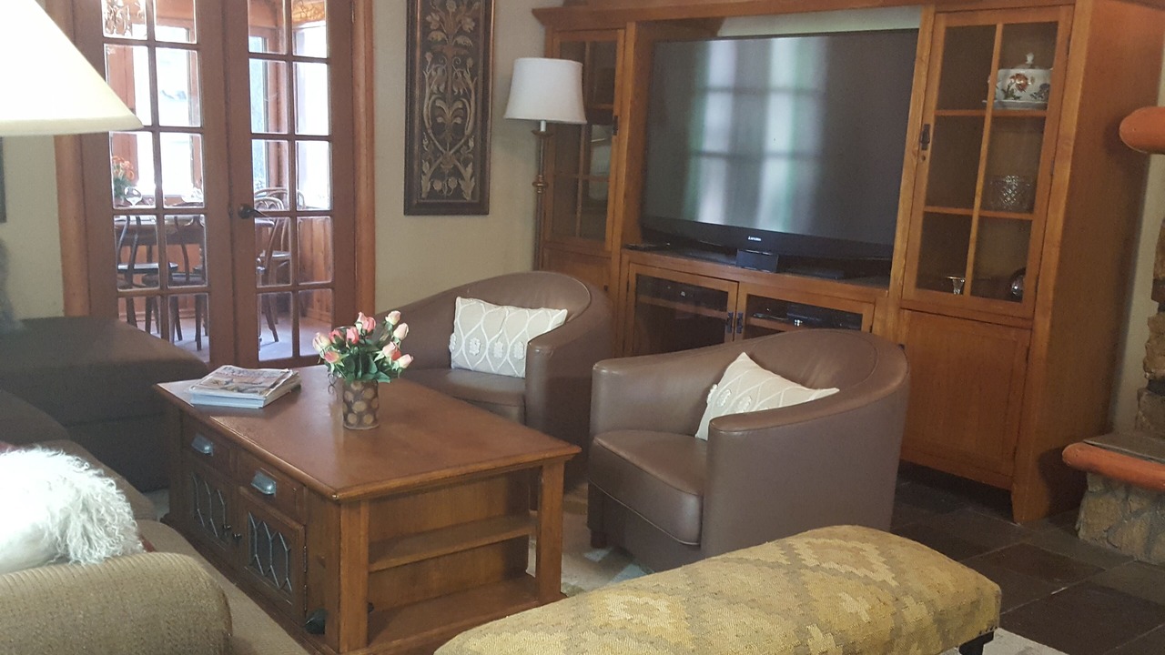 Photo of Livingroom in Lake Arrowhead