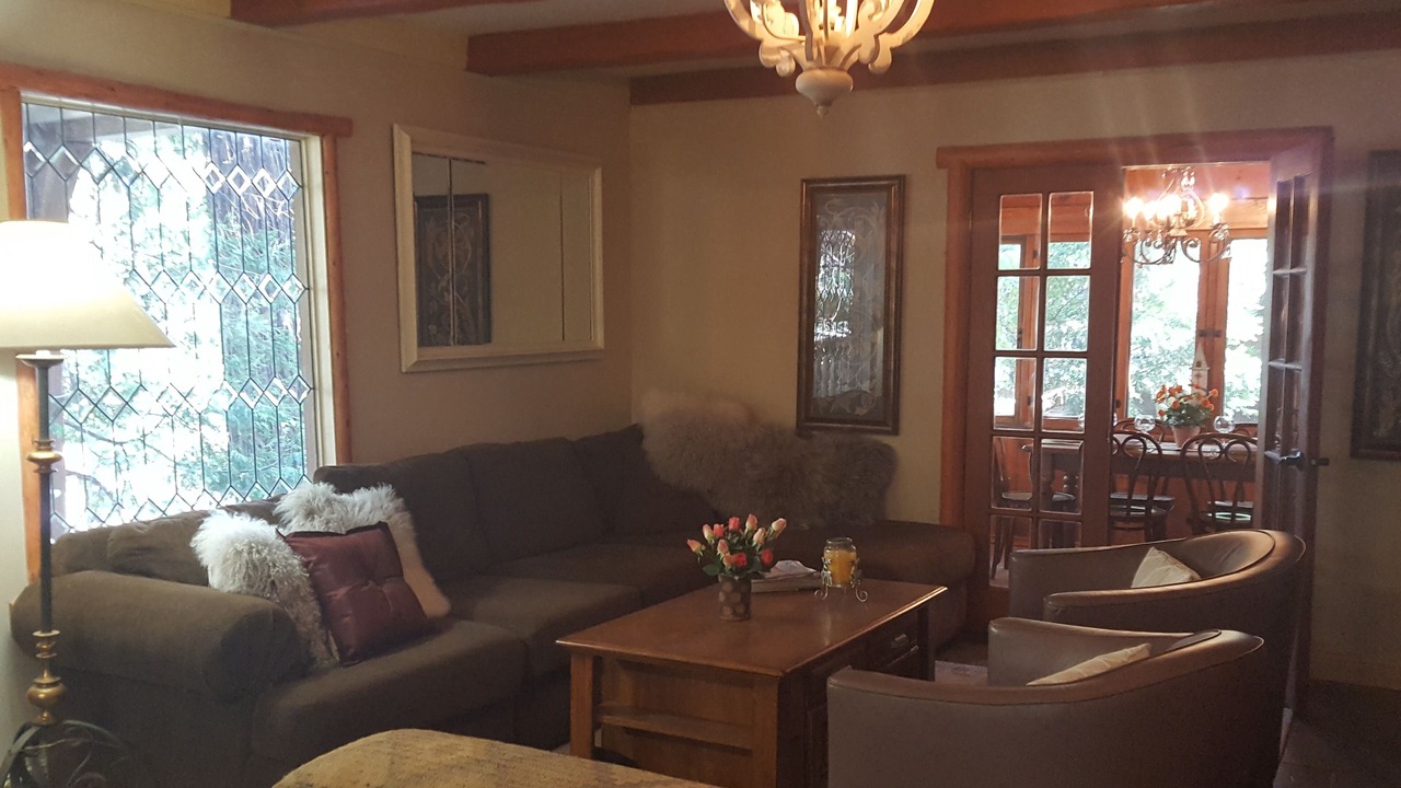 Photo of Livingroom in Lake Arrowhead