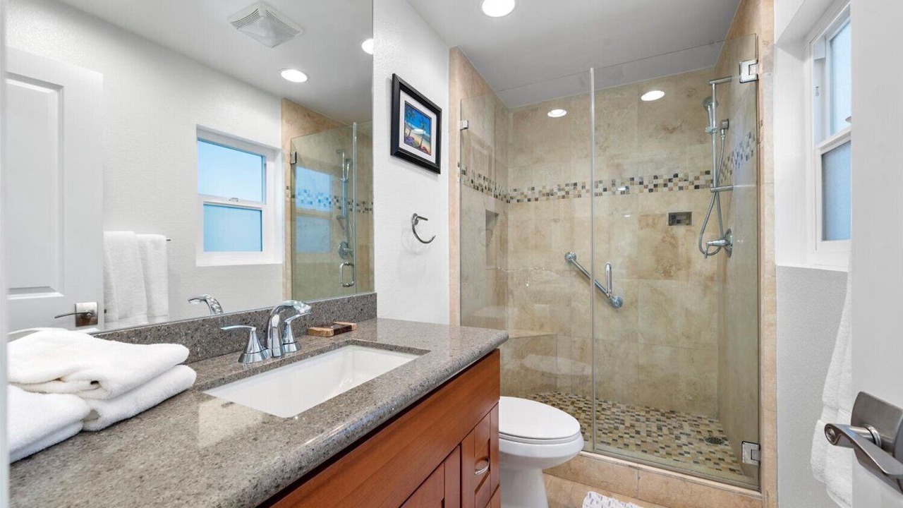 Photo of Bathroom in Balboa Peninsula