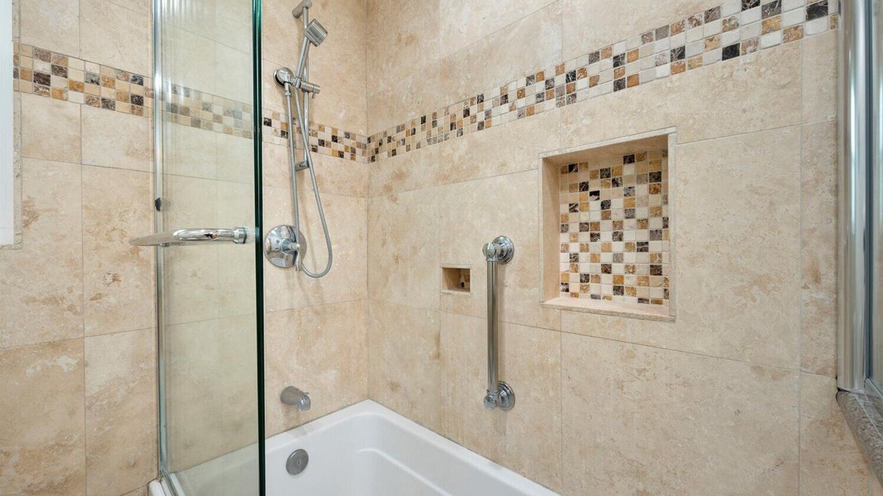 Photo of Bathroom in Balboa Peninsula