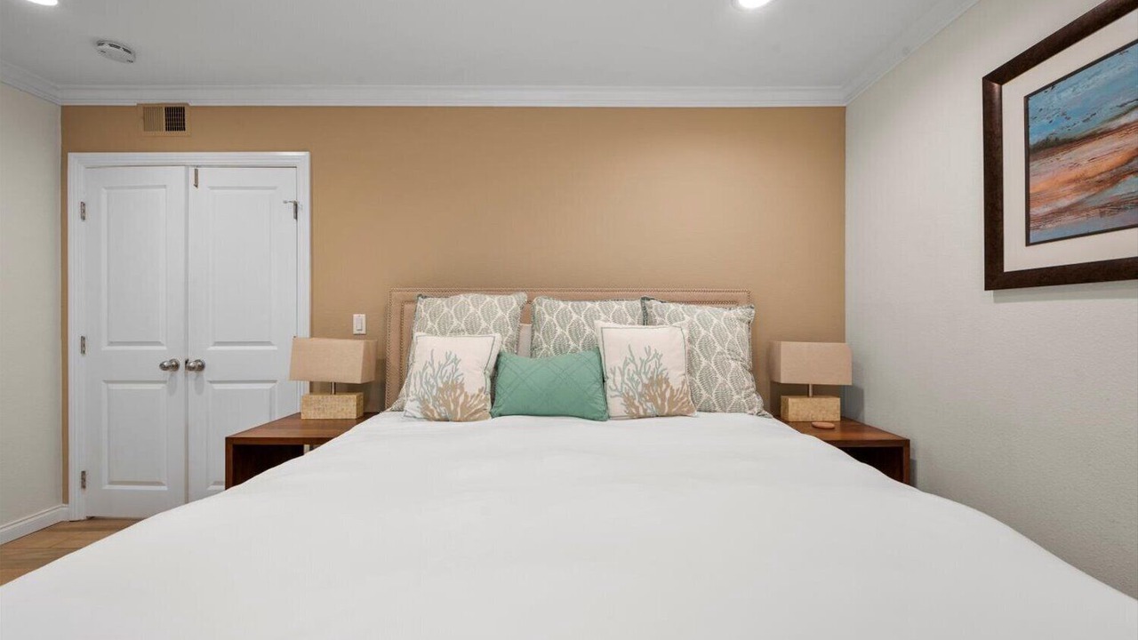 Photo of Bedroom in Balboa Peninsula