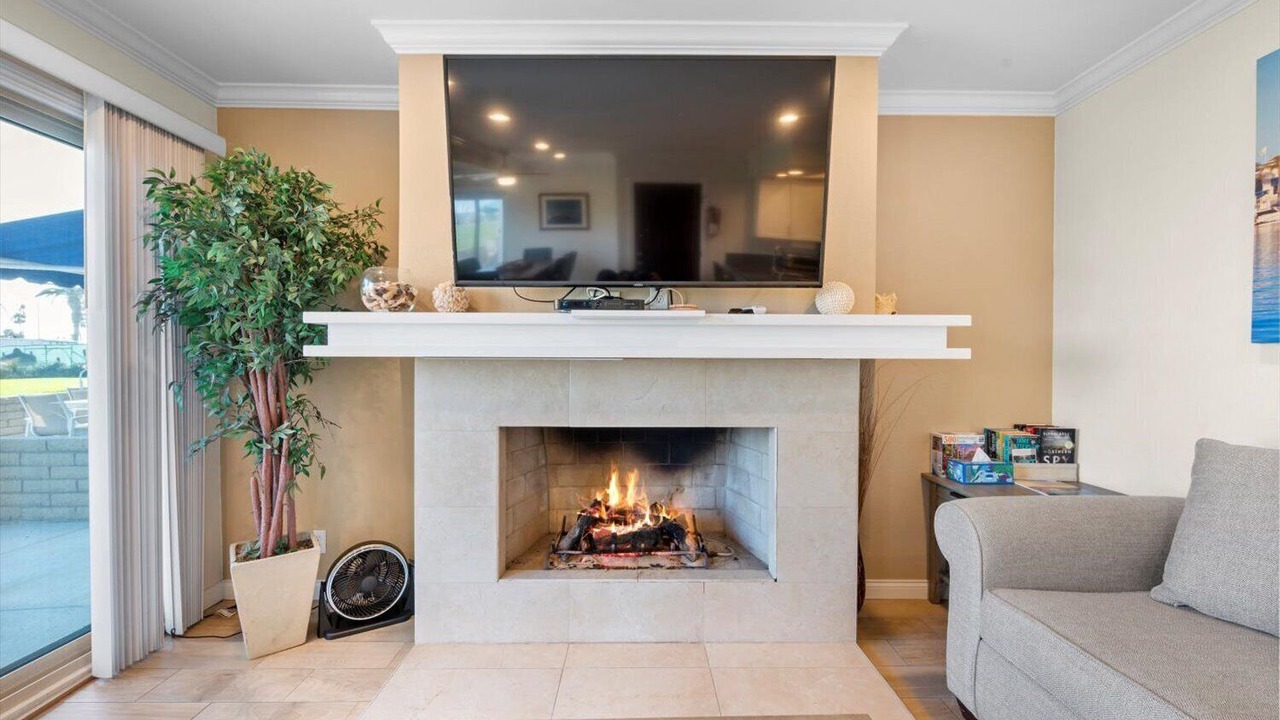 Photo of Livingroom in Balboa Peninsula