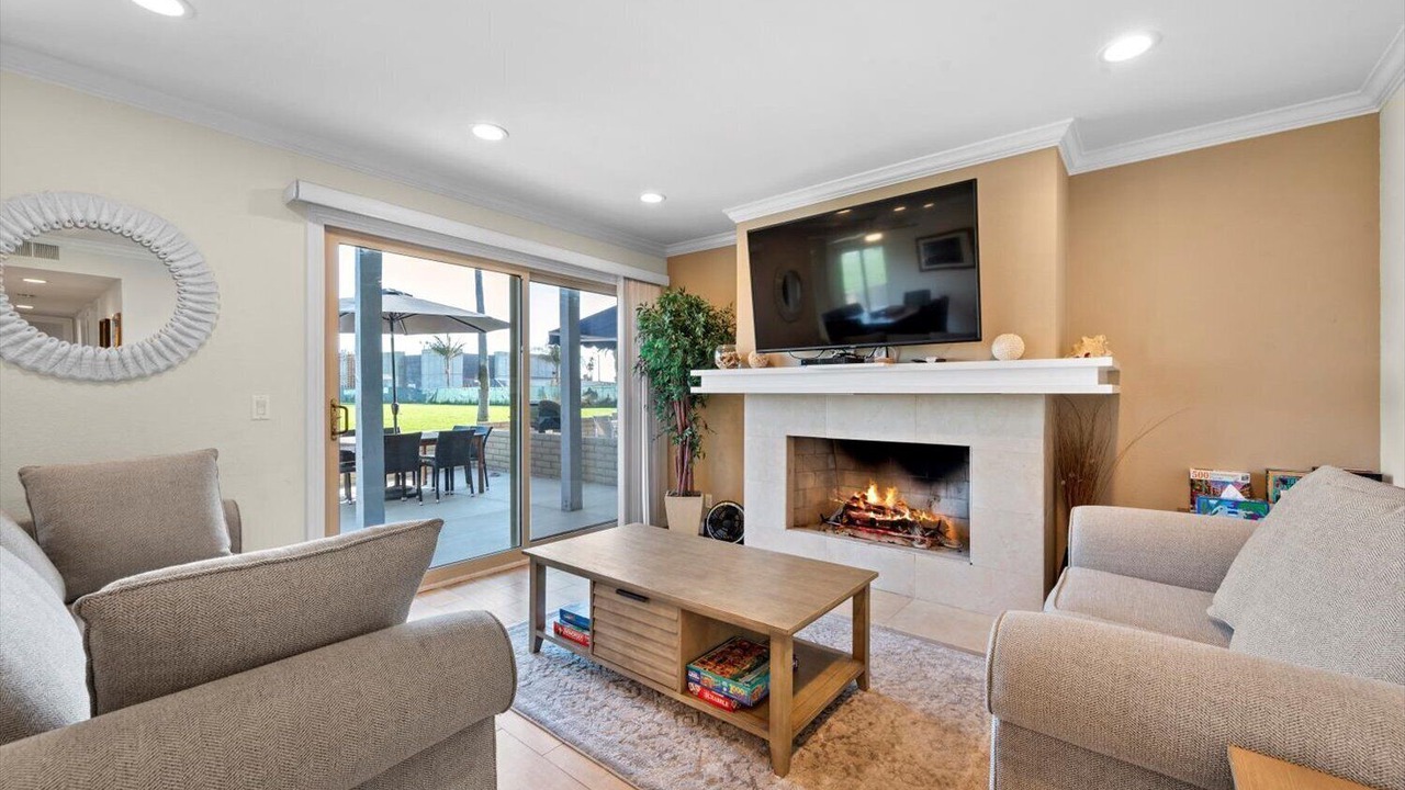 Photo of Livingroom in Balboa Peninsula